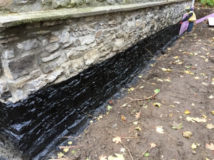 membrane élastomère pour une fondation en peirre